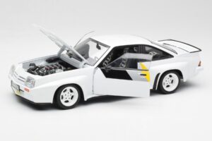 Opel Manta 400 Homologation White Revell 1:18 8819 Diecast — photo 2 of 8