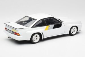 Opel Manta 400 Homologation White Revell 1:18 8819 Diecast — photo 3 of 8
