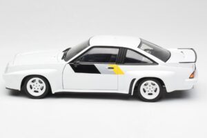 Opel Manta 400 Homologation White Revell 1:18 8819 Diecast — photo 4 of 8
