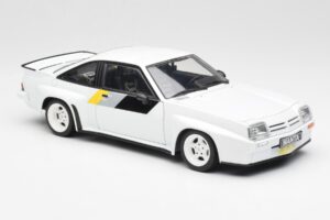 Opel Manta 400 Homologation White Revell 1:18 8819 Diecast — photo 6 of 8