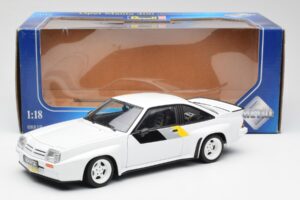 Opel Manta 400 Homologation White Revell 1:18 8819 Diecast — photo 8 of 8