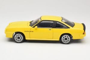 Opel Manta B GT/E Yellow Revell 1:18 08421 Diecast — photo 4 of 8