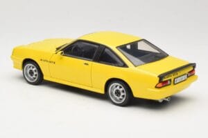 Opel Manta B GT/E Yellow Revell 1:18 08421 Diecast — photo 7 of 8
