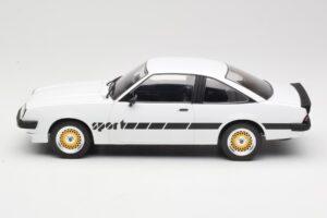 Opel Manta B Sport White MCG 1:18 MCG18237 Diecast — photo 3 of 6
