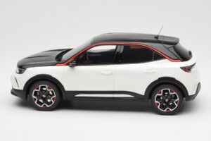 Opel Mokka-E GS Line Jada White Otto 1:18 OT1045 Resin — photo 3 of 6