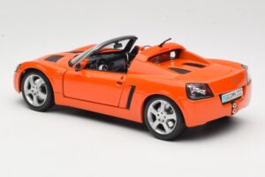Opel Speedster Orange Maisto 1:18 31615 Diecast — photo 7 of 8