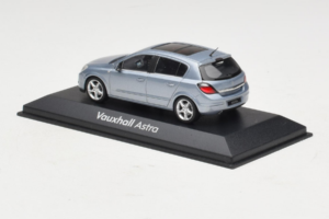 Opel Astra H Blue Metallic Minichamps 1:43 ASTRA004 Diecast — photo 3 of 4