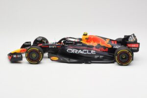 Oracle Red Bull Racing RB18 #11 S. Perez Miami GP 2022 Minichamps 1:18 110220511 Diecast — photo 3 of 6