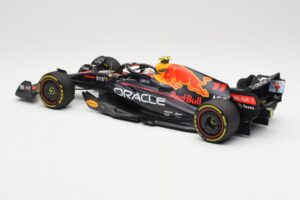 Oracle Red Bull Racing RB18 #11 S. Perez Miami GP 2022 Minichamps 1:18 110220511 Diecast — photo 5 of 6