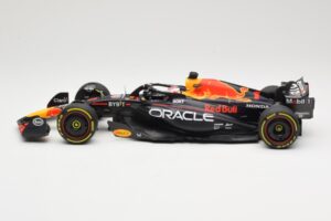 Oracle Red Bull Racing RB19 #1 M. Verstappen Winner Italian GP 2023 Minichamps 1:18 110231501 Diecast — photo 3 of 6