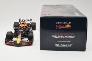 Oracle Red Bull Racing RB19 #1 M. Verstappen Winner Italian GP 2023 Minichamps 1:18 110231501 Diecast — photo 6 of 6