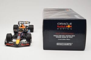 Oracle Red Bull Racing RB19 #1 M. Verstappen Winner Miami GP 2023 Minichamps 1:18 110230501 Diecast — photo 6 of 6