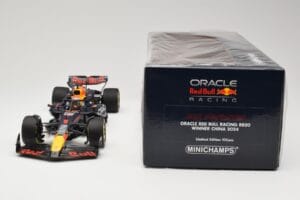 Red Bull Racing RB20 #1 M. Verstappen Winner China GP 2024 Minichamps 1:18 110240501 Diecast — photo 6 of 6