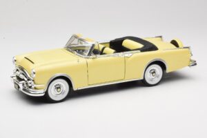 Packard Caribbean Convertible Yellow Road Signature 1:18 92798 Diecast