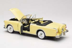 Packard Caribbean Convertible Yellow Road Signature 1:18 92798 Diecast — photo 5 of 8