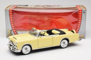 Packard Caribbean Convertible Yellow Road Signature 1:18 92798 Diecast — photo 8 of 8