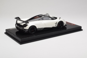 Pagani Huayra BC White Metallic Yy Model 1:18 REMC025 Resin — photo 3 of 7