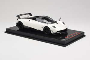 Pagani Huayra BC White Metallic Yy Model 1:18 REMC025 Resin — photo 4 of 7
