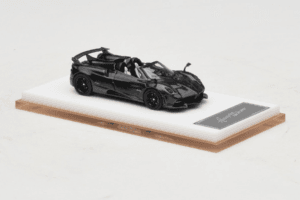 Pagani Huayra Tricolore Roadster Exposed Carbon Henson & Heaven 1:64 PHREC01 Diecast — photo 4 of 7
