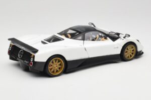 Pagani Zonda F White Mondo Motors 1:18 157655 Diecast — photo 3 of 8