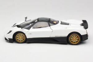 Pagani Zonda F White Mondo Motors 1:18 157655 Diecast — photo 4 of 8