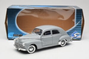 Peugeot 203 Gris Clair Solido 1:18 8145 Diecast — photo 8 of 8