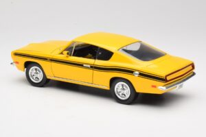Plymouth Barracuda Yellow Road Legends 1:18 92178 Diecast — photo 7 of 8