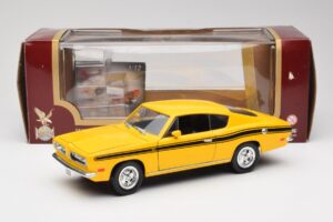 Plymouth Barracuda Yellow Road Legends 1:18 92178 Diecast — photo 8 of 8