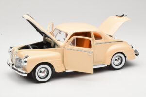 Plymouth Coupe Beige Road Signature 1:18 92398 Diecast — photo 2 of 8