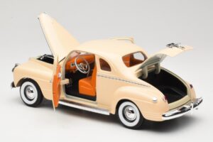 Plymouth Coupe Beige Road Signature 1:18 92398 Diecast — photo 5 of 8