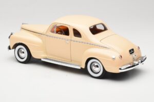 Plymouth Coupe Beige Road Signature 1:18 92398 Diecast — photo 7 of 8