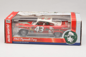 Plymouth Fury #43 R. Petty NASCAR 1960 Auto World 1:24 AW24003/06 Diecast