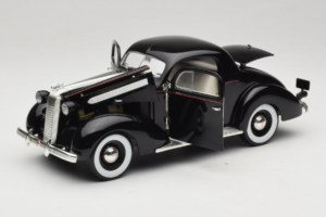 Pontiac Deluxe Black Signature Models 1:18 18106 Diecast — photo 2 of 8