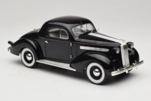 Pontiac Deluxe Black Signature Models 1:18 18106 Diecast — photo 6 of 8