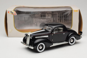 Pontiac Deluxe Black Signature Models 1:18 18106 Diecast — photo 8 of 8