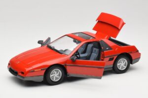 Pontiac Fiero GT Red Road Signature 1:18 92588 Diecast — photo 2 of 8