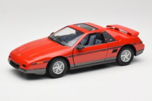 Pontiac Fiero GT Red Road Signature 1:18 92588 Diecast