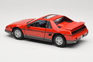 Pontiac Fiero GT Red Road Signature 1:18 92588 Diecast — photo 7 of 8