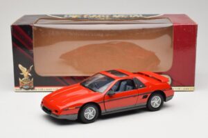 Pontiac Fiero GT Red Road Signature 1:18 92588 Diecast — photo 8 of 8