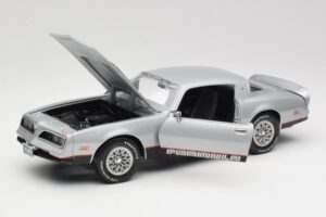 Pontiac Firebird Formula Silver ERTL 1:18 33514 Diecast — photo 2 of 8