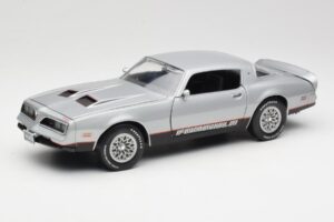 Pontiac Firebird Formula Silver ERTL 1:18 33514 Diecast
