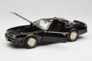 Pontiac Firebird Trans Am SE Smokey and the Bandit Joyride 1:18 33121 Diecast — photo 2 of 8