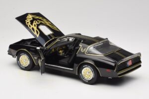 Pontiac Firebird Trans Am SE Smokey and the Bandit Joyride 1:18 33121 Diecast — photo 5 of 8