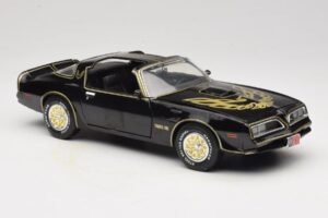 Pontiac Firebird Trans Am SE Smokey and the Bandit Joyride 1:18 33121 Diecast — photo 6 of 8