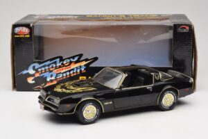 Pontiac Firebird Trans Am SE Smokey and the Bandit Joyride 1:18 33121 Diecast — photo 8 of 8