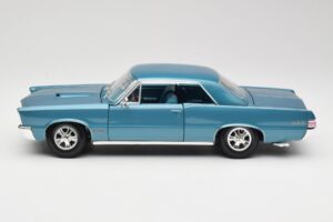 Pontiac GTO Hurst Edition Blue Maisto 1:18 531885 Diecast — photo 4 of 8