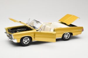 Pontiac GTO Hurst Edition Gold Maisto 1:18 531884 Diecast — photo 2 of 8