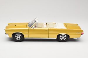 Pontiac GTO Hurst Edition Gold Maisto 1:18 531884 Diecast — photo 4 of 8