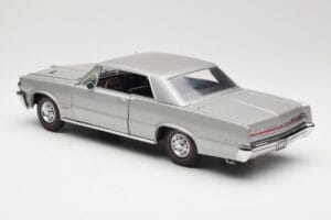 Pontiac GTO Silver Sun Star 1:18 1821 Diecast — photo 7 of 8