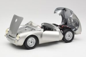 Porsche 550 A Spyder Silver Maisto 1:18 50314 Diecast — photo 2 of 8